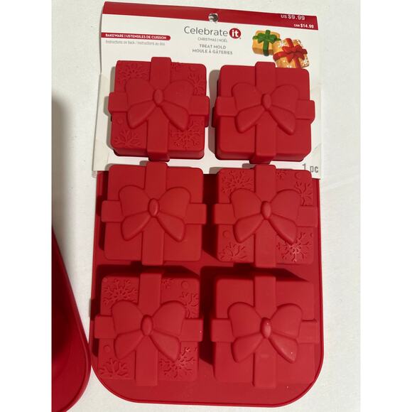 Christmas Bakeware Silicone Treat/cake molds. Bought them $10ea 5 piece set NWT - Picture 7 of 7